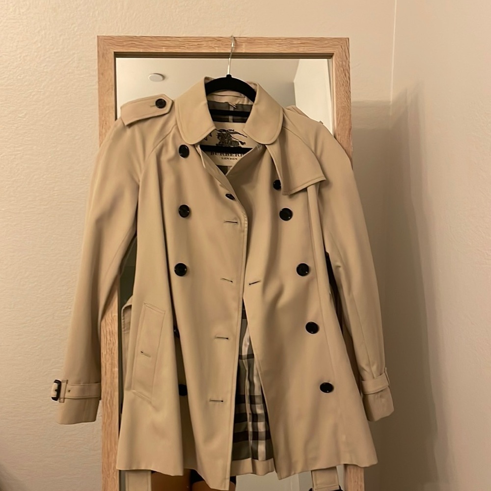 WORN 3 times Burberry (USA 2, UK 4) super chiq trench coat